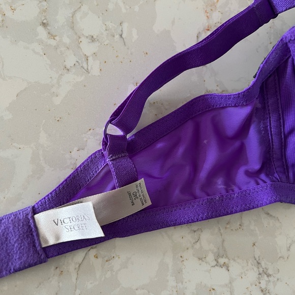 Victoria’s Secret bra. 34D. - Picture 4 of 4